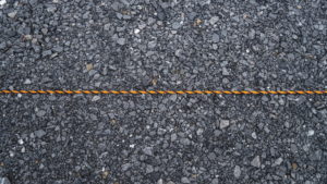 砂利を敷き詰めたりロープで区画された青空駐車場の貸付けは非課税？