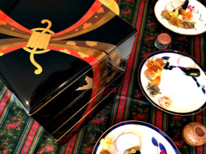 食品と食品以外をセットにした「一体資産」とは？軽減税率の対象になる？