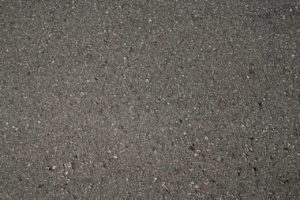 アスファルトで舗装された駐車場用の土地の貸付けは非課税取引？